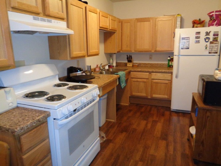 140Kitchen 1.jpg